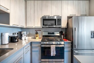 880 Pacific St in Stamford, CT - Building Photo - Building Photo