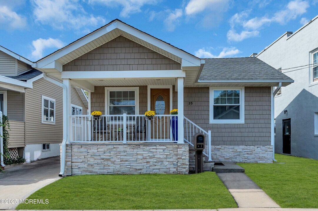 35 Lipman Pl in Neptune City, NJ - Foto de edificio
