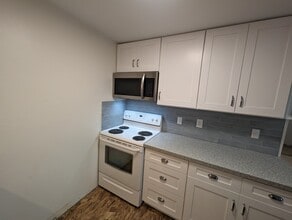 5028 SE Hawthorne Blvd in Portland, OR - Foto de edificio - Building Photo