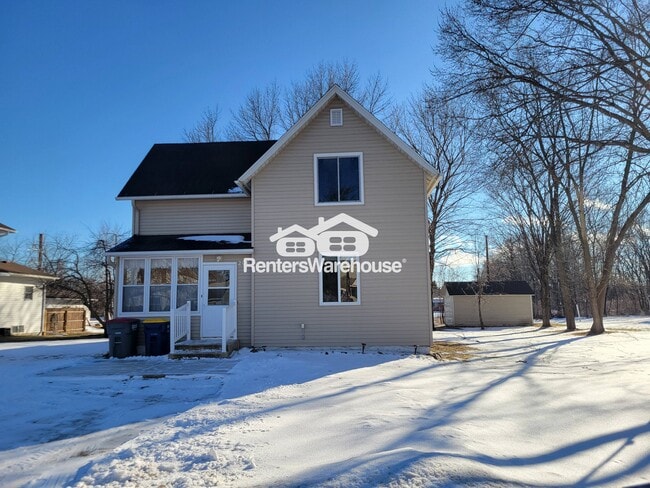 property at 206 Main St W