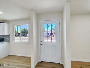 3650 E Laurel Ln in Phoenix, AZ - Building Photo - Building Photo