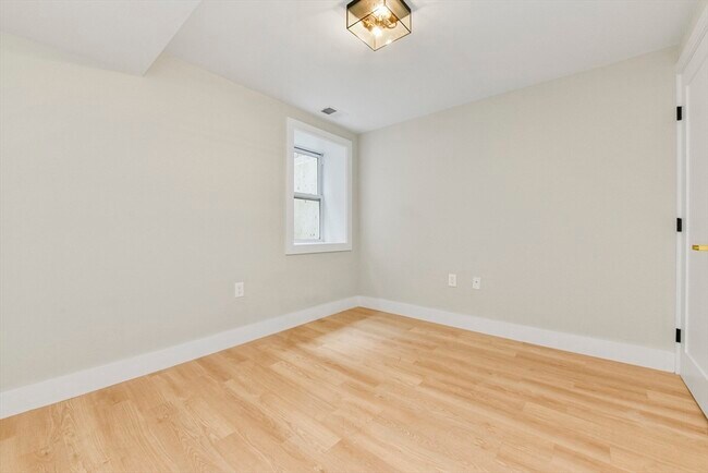 10 Webster Ave, Unit #1 in Boston, MA - Building Photo - Building Photo