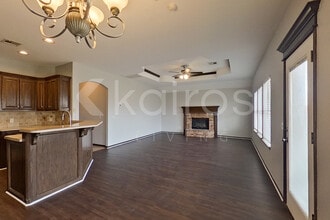 4804 Doe Run Dr, Unit 4-B in Yukon, OK - Foto de edificio - Building Photo