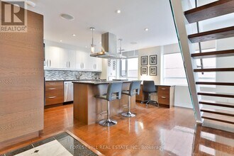 80 Cumberland St in Toronto, ON - Building Photo - Building Photo