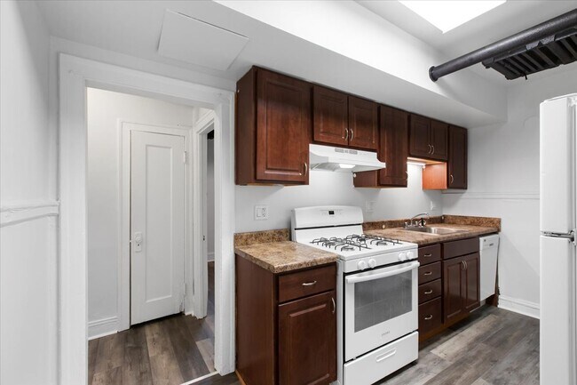 1224 W Victoria St, Unit G in Chicago, IL - Building Photo - Building Photo