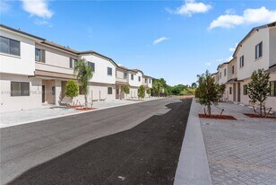 408 SW 1st St in Florida City, FL - Building Photo