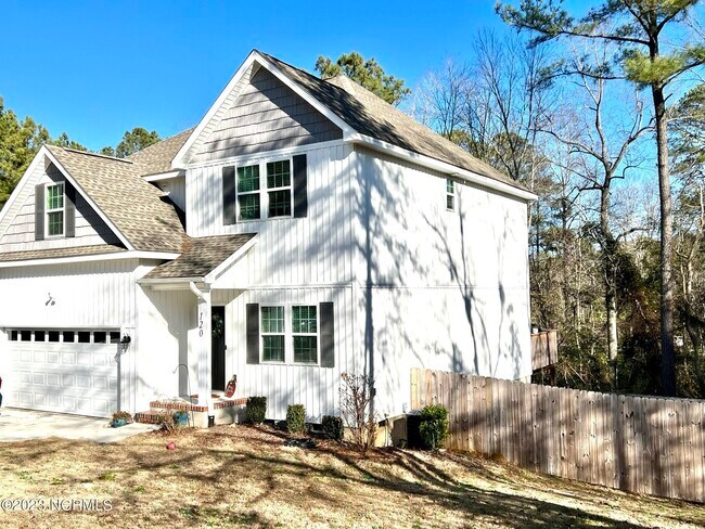 120 Sandhills Cir in Pinehurst, NC - Building Photo - Building Photo