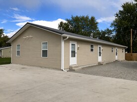 321-325 Merchant St in Bluffton, IN - Building Photo