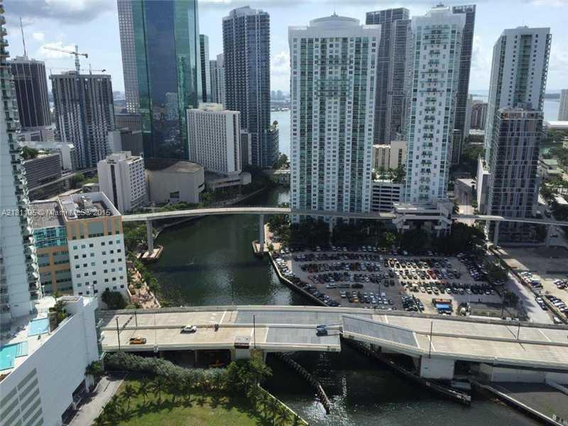 92 SW 3rd St, Unit 3311 in Miami, FL - Foto de edificio