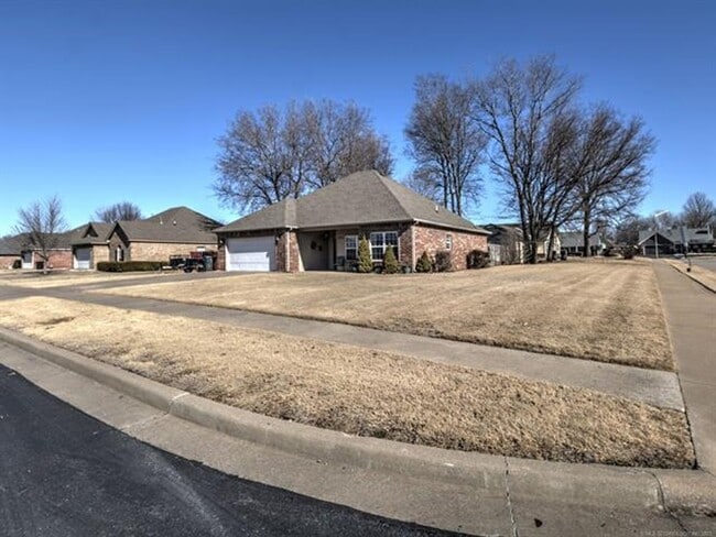 2500 Highwood Pl in Claremore, OK - Building Photo - Building Photo