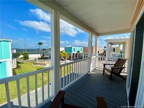 2646 NE Pelican Wy in Jensen Beach, FL - Building Photo - Building Photo