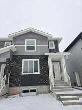 132 Mitchell Bnd in Leduc, AB - Building Photo - Building Photo