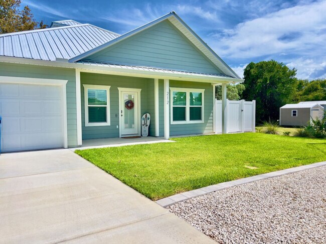 212 Jasmine Pl in Panama City Beach, FL - Building Photo - Building Photo