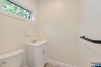 610-10 River Dr in Fair Lawn, NJ - Building Photo - Building Photo