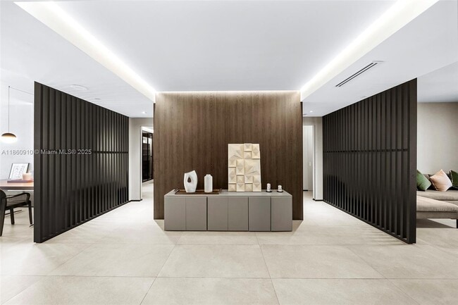 785 Crandon Blvd in Key Biscayne, FL - Building Photo - Building Photo