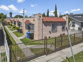 125 E 104th St in Los Angeles, CA - Building Photo - Building Photo