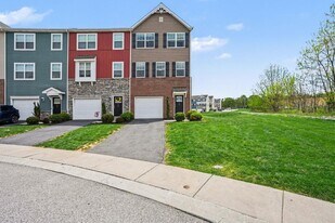 700 Admiral's Quay Dr in Mechanicsburg, PA - Building Photo