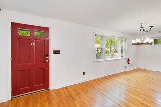 7 Evelyn Rd in Roseland, NJ - Building Photo - Building Photo