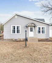 38697 4th Ave in North Branch, MN - Building Photo