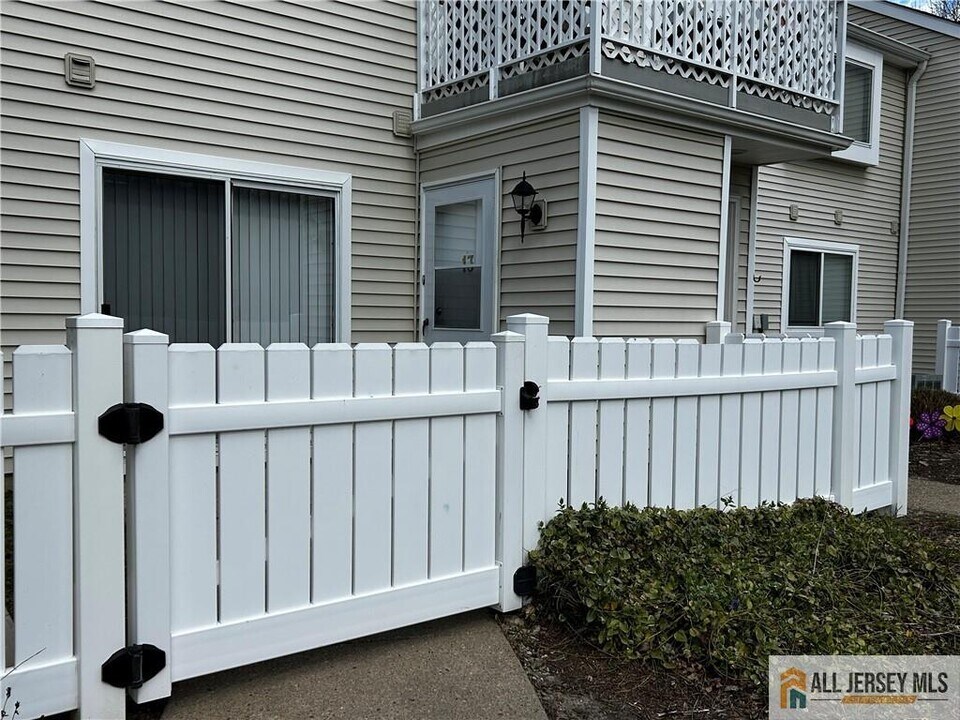 13 Sweetgum Ln in Monmouth Junction, NJ - Building Photo