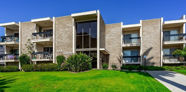 129 Marguerita Ave in Santa Monica, CA - Foto de edificio - Building Photo