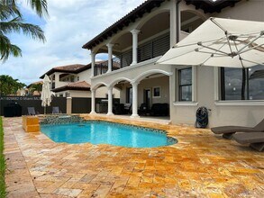 15900 NW 83rd Pl in Miami Lakes, FL - Building Photo - Building Photo