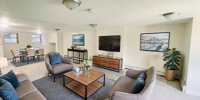 300 Paterson Plank Rd in Jersey City, NJ - Building Photo - Building Photo