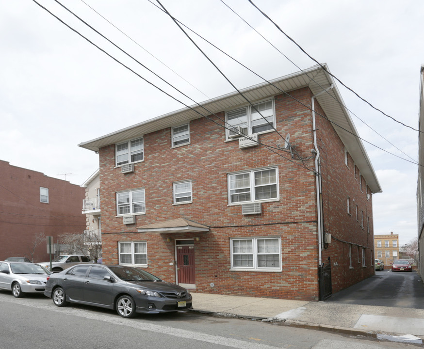 325-327 John St in Elizabeth, NJ - Building Photo