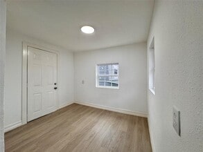 27 Norwood St-Unit -4 in Houston, TX - Building Photo - Building Photo