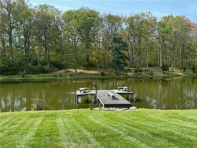 259 Woodstock Rd in Millbrook, NY - Building Photo - Building Photo