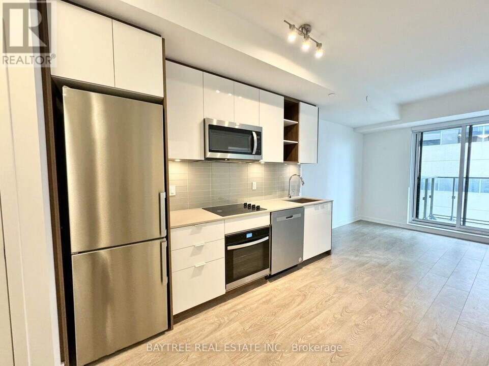 543 Richmond St W in Toronto, ON - Building Photo