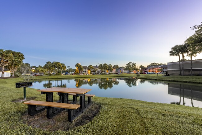 Willow Lake Crossing in Lutz, FL - Building Photo - Building Photo