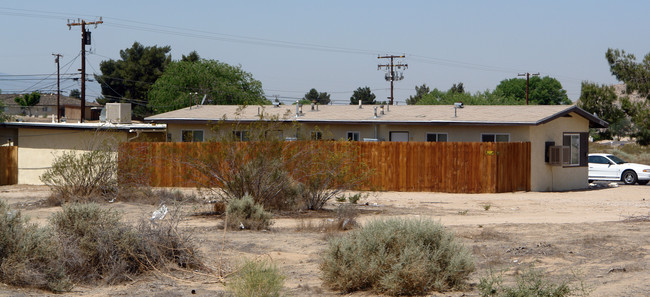 18575 Outer Hwy 18 in Apple Valley, CA - Building Photo - Building Photo