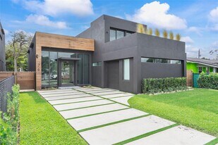 76 NW 44th St in Miami, FL - Building Photo