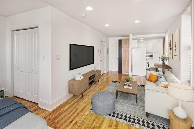 197 Newark Ave in Jersey City, NJ - Building Photo - Building Photo