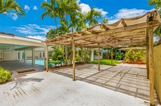 13820 SW 82nd Ave in Palmetto Bay, FL - Building Photo - Building Photo