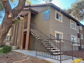 2750 S Durango Dr in Las Vegas, NV - Building Photo - Building Photo