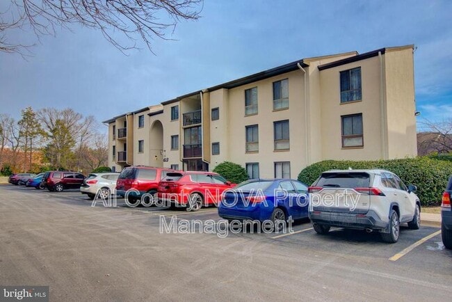 613 Center St in Herndon, VA - Building Photo - Building Photo