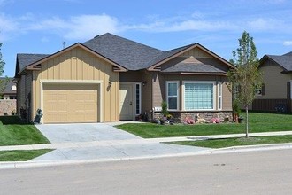 Edgewood Townhomes Eagle Island in Eagle, ID - Building Photo - Building Photo