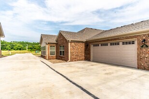 102 Legacy Dr in Berea, KY - Building Photo