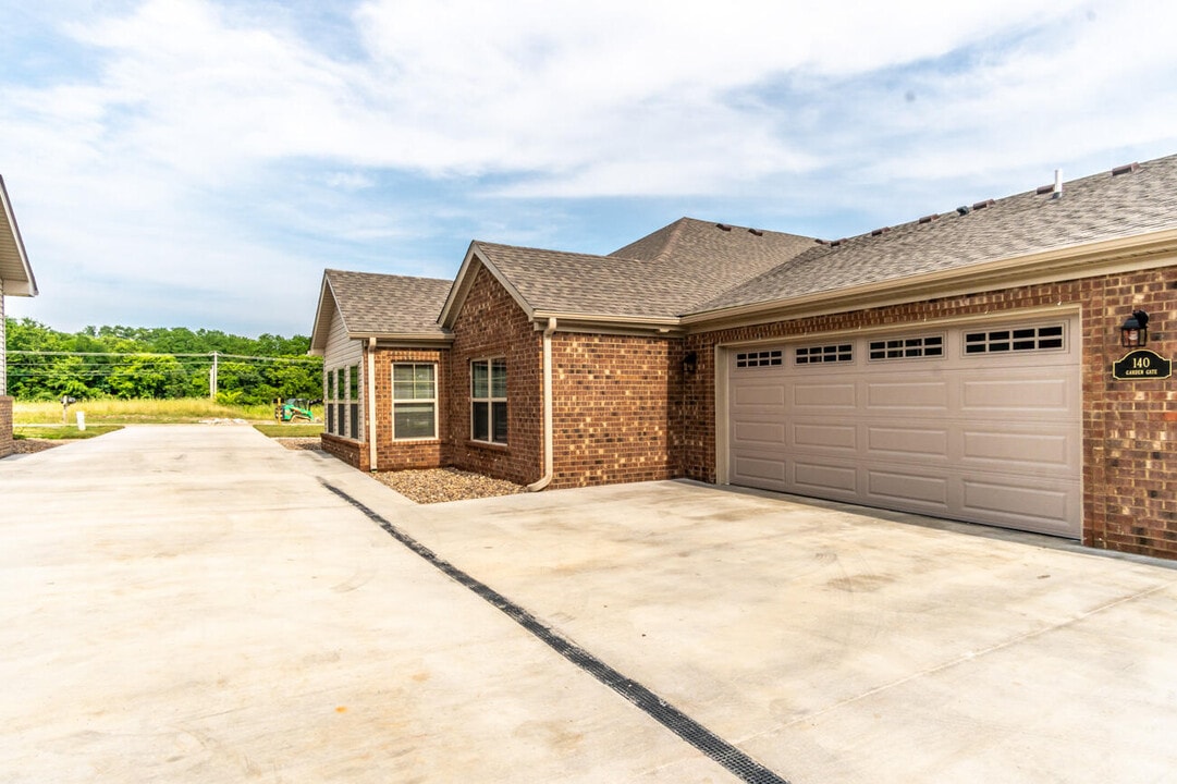 102 Legacy Dr in Berea, KY - Building Photo