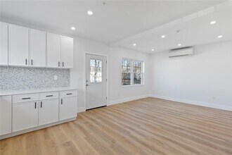 9 Lagrange Ave in Arlington, NY - Building Photo - Building Photo