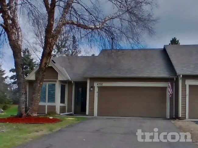 4350 Thornhill Ln in Vadnais Heights, MN - Building Photo - Building Photo