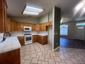 1900 Modoc Ave in Tulare, CA - Building Photo - Building Photo