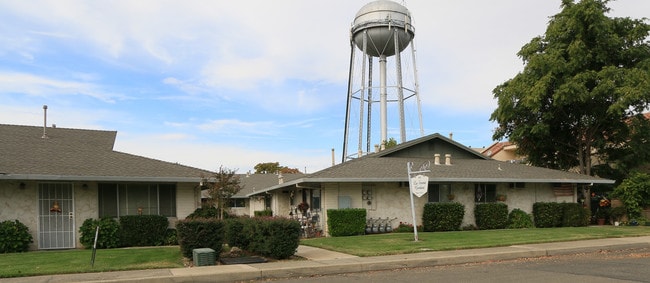 La Serena Apartments in Yuba City, CA - Foto de edificio - Building Photo