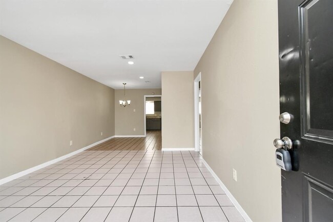1736 Crestdale Dr in Houston, TX - Building Photo - Building Photo
