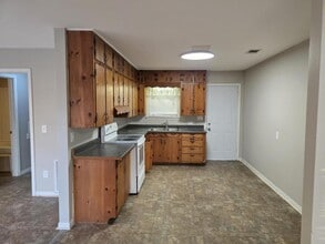 555 S 9th St in Silsbee, TX - Building Photo - Building Photo