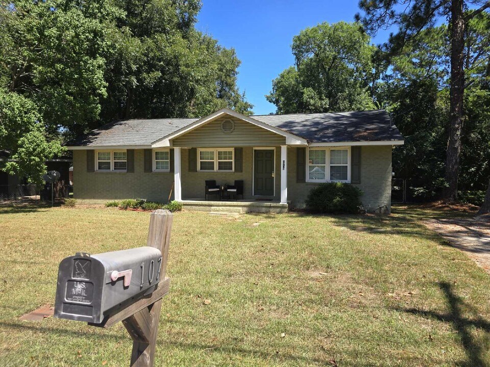 107 S Montrose St in Fort Valley, GA - Building Photo