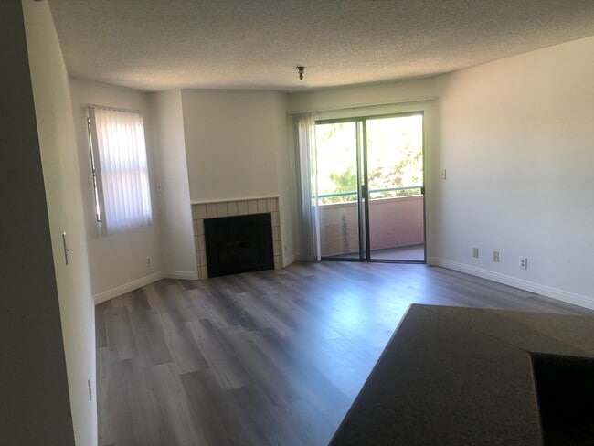 1791 N Sycamore Ave, Unit 413 in Los Angeles, CA - Foto de edificio - Building Photo
