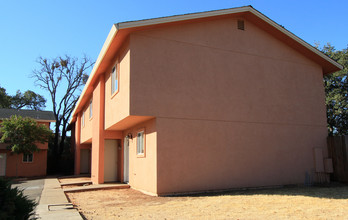 Cimmarron Townhomes in Cameron Park, CA - Building Photo - Building Photo